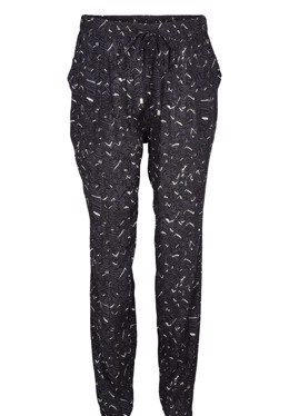 Soft B bukser med elastik i taljen i sort mønster til damer. 